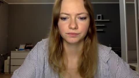 Snapshot of lux_millie chatting on 01-15-26, 10:02 Millie online show from 01-15-26, 10:02