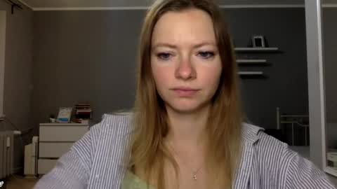 Snapshot of lux_millie chatting on 02-07-26, 04:00 Millie online show from 02-07-26, 04:00