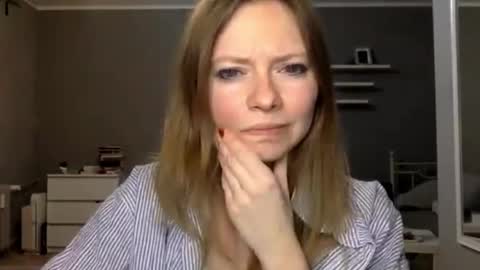 Snapshot of lux_millie chatting on 02-26-26, 10:31 Millie online show from 02-26-26, 10:31