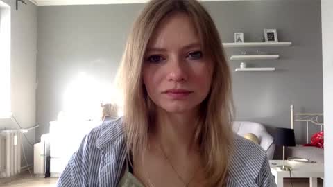 Snapshot of lux_millie chatting on 03-08-26, 08:18 Millie online show from 03-08-26, 08:18