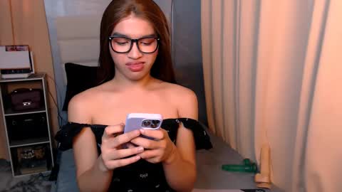 Snapshot of lux_white chatting on 02-20-25, 11:54 queen lux online show from 02-20-25, 11:54