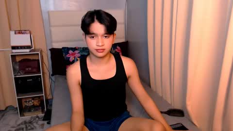 Snapshot of lux_white chatting on 02-25-25, 08:41 queen lux online show from 02-25-25, 08:41