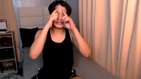 Snapshot of lux_white chatting on 03-06-25, 05:22 queen lux online show from 03-06-25, 05:22