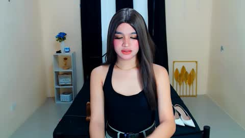 Snapshot of lux_white chatting on 09-27-25, 01:54 queen lux online show from 09-27-25, 01:54