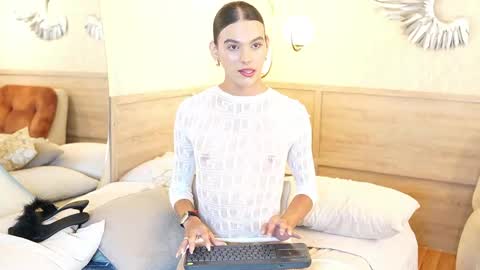 Luxa  online show from 04-25-26, 01:41