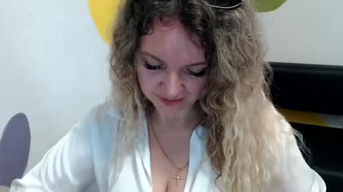 Donna online show from 06-19-26, 07:01