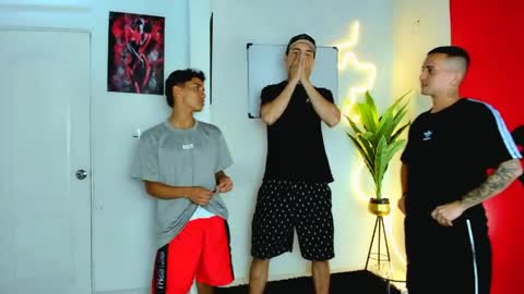 Snapshot of luxhousexx chatting on 04-11-26, 01:43 Jackson and Matt online show from 04-11-26, 01:43