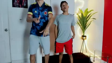 Snapshot of luxhousexx chatting on 04-12-26, 01:21 Jackson and Matt online show from 04-12-26, 01:21