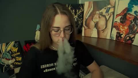 Snapshot of luxie_queen chatting on 09-25-25, 12:20 Katie online show from 09-25-25, 12:20
