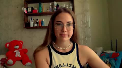 Snapshot of luxie_queen chatting on 09-26-25, 11:03 Katie online show from 09-26-25, 11:03