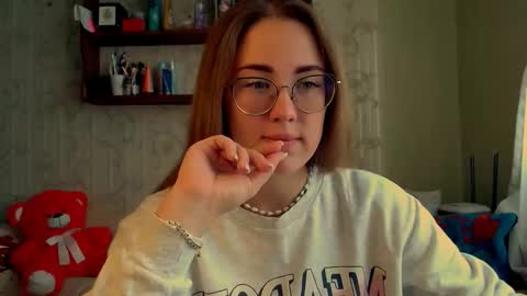 Snapshot of luxie_queen chatting on 10-02-25, 10:00 Katie online show from 10-02-25, 10:00