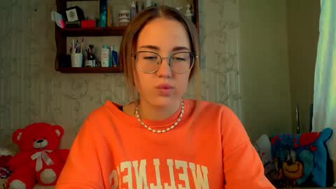 Snapshot of luxie_queen chatting on 10-07-25, 08:44 Katie online show from 10-07-25, 08:44