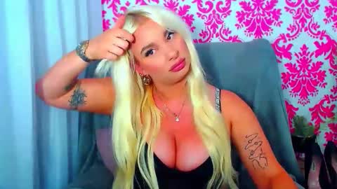 Luxuriaa online show from 09-25-25, 07:50