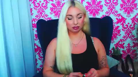 Luxuriaa online show from 10-12-25, 07:24