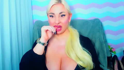 Luxuriaa online show from 06-14-26, 08:00