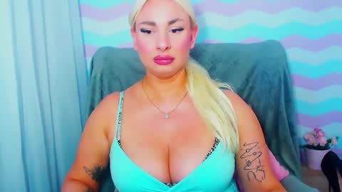 Luxuriaa online show from 06-22-26, 05:54