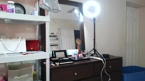 Snapshot of luxuriousbunny chatting on 08-08-26, 02:41 luxuriousbunny online show from 08-08-26, 02:41