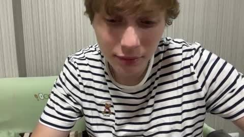 Snapshot of luxury_bob chatting on 12-22-25, 02:58 luxury_bob online show from 12-22-25, 02:58