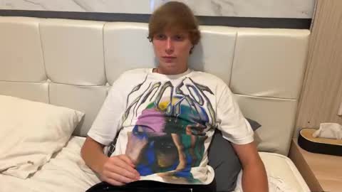 Snapshot of luxury_bob chatting on 02-12-26, 01:33 luxury_bob online show from 02-12-26, 01:33