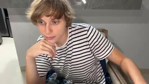 Snapshot of luxury_bob chatting on 02-28-26, 04:19 luxury_bob online show from 02-28-26, 04:19