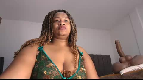 Snapshot of luxy_benet chatting on 07-15-26, 11:37 Big Benet online show from 07-15-26, 11:37