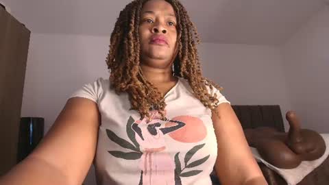 Snapshot of luxy_benet chatting on 07-24-26, 12:25 Big Benet online show from 07-24-26, 12:25