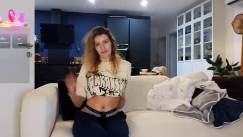 Snapshot of luxymin chatting on 02-20-25, 08:36 Luxymin online show from 02-20-25, 08:36