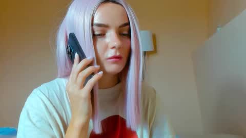 Snapshot of lx600 chatting on 09-19-25, 06:04 Lana online show from 09-19-25, 06:04