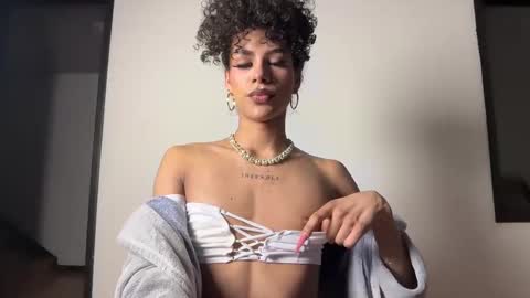 Snapshot of lyadumont chatting on 09-29-25, 03:11 LYA online show from 09-29-25, 03:11