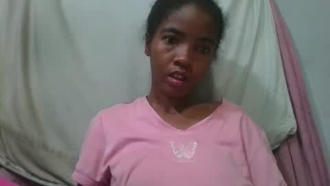Snapshot of lydie856696 chatting on 06-06-26, 02:27 lydie856696 online show from 06-06-26, 02:27