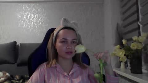 Snapshot of lyeeu25 chatting on 03-14-26, 09:09 Tina online show from 03-14-26, 09:09