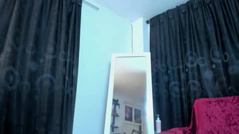 Snapshot of lylaheather chatting on 10-07-25, 06:32 Sara online show from 10-07-25, 06:32