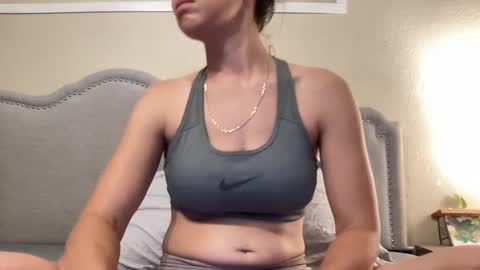 Olivia online show from 09-18-25, 01:51