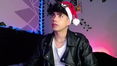 Snapshot of lylebennett_ chatting on 12-08-24, 10:19 Lyle Bennett Freelance Model online show from 12-08-24, 10:19