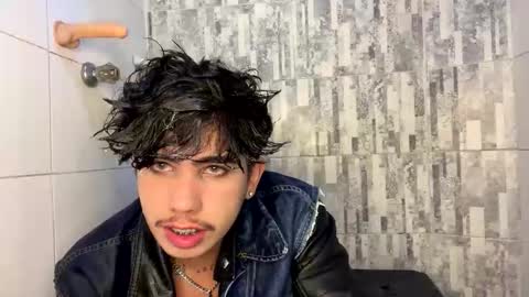 Snapshot of lylebennett_ chatting on 09-22-25, 03:30 Lyle Bennett Freelance Model online show from 09-22-25, 03:30