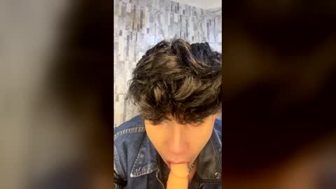 Snapshot of lylebennett_ chatting on 01-12-26, 02:33 Lyle Bennett Freelance Model online show from 01-12-26, 02:33