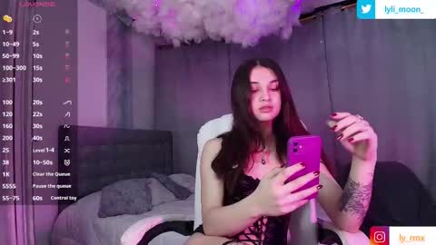 Snapshot of lylita_moon chatting on 11-19-25, 03:50 Littl online show from 11-19-25, 03:50