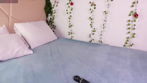 Lyly   online show from 12-18-25, 05:46