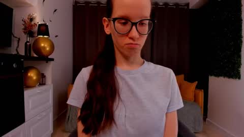 Sara online show from 02-25-25, 01:52