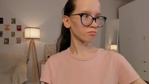 Sara online show from 03-11-25, 01:26