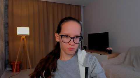 Sara online show from 09-14-25, 04:17