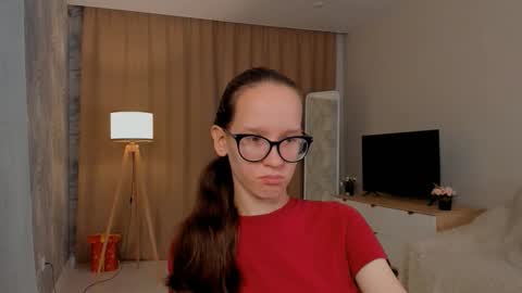 Sara online show from 09-17-25, 04:19