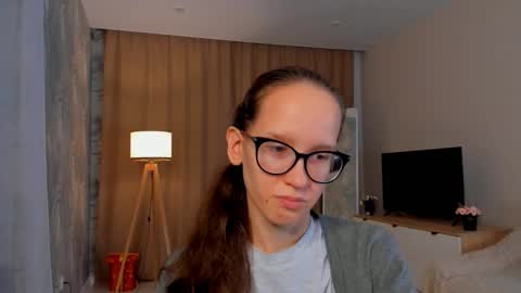 Sara online show from 09-21-25, 04:08