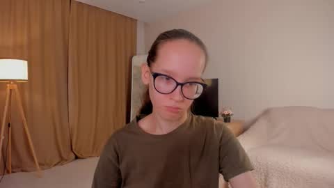 Sara online show from 10-21-25, 04:51