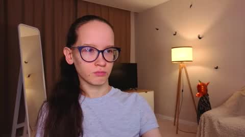 Sara online show from 11-23-25, 04:07