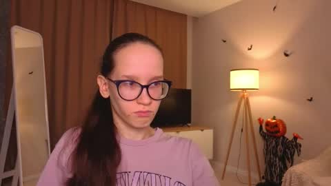 Sara online show from 11-24-25, 04:07