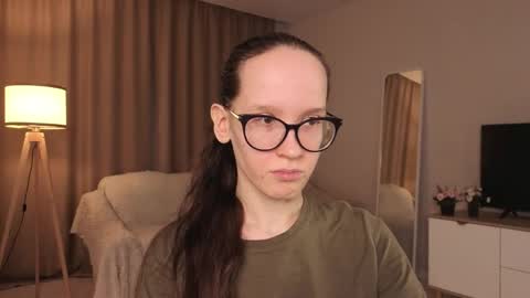 Sara online show from 04-25-26, 04:15