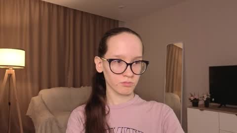 Sara online show from 04-26-26, 04:04