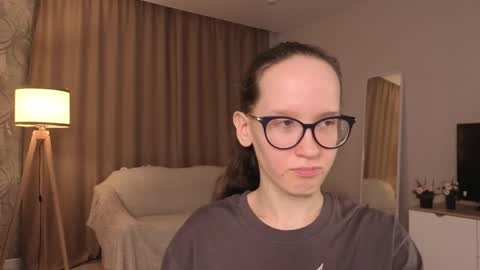 Sara online show from 04-28-26, 04:12