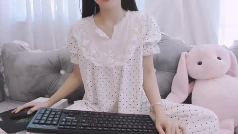 Snapshot of lynh_baby chatting on 06-03-26, 08:50 Lynh online show from 06-03-26, 08:50